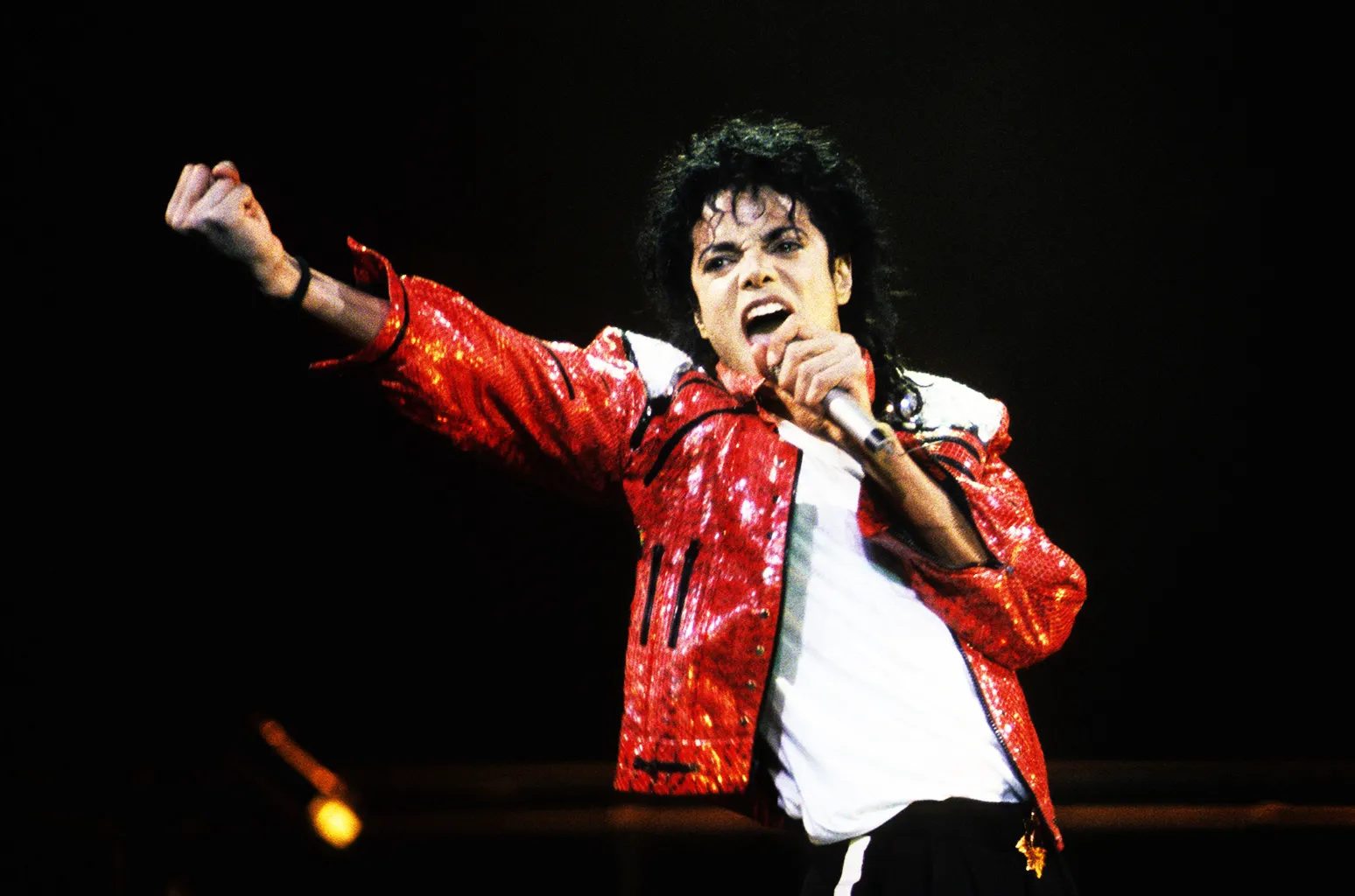 Everyone Keeps Playing Michael Jackson… But Who’s Actually Telling the Truth About Him?