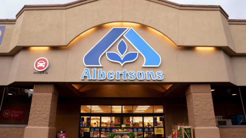 Albertsons Stock Falls 2026 On Weaker Grocery Sales