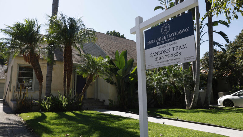 US Landlords Sell 3180 Homes in 2026 Amid Buying Ban