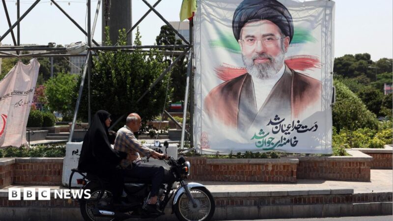 Iran Closes Strait of Hormuz Indefinitely Amid US Tensions 2026