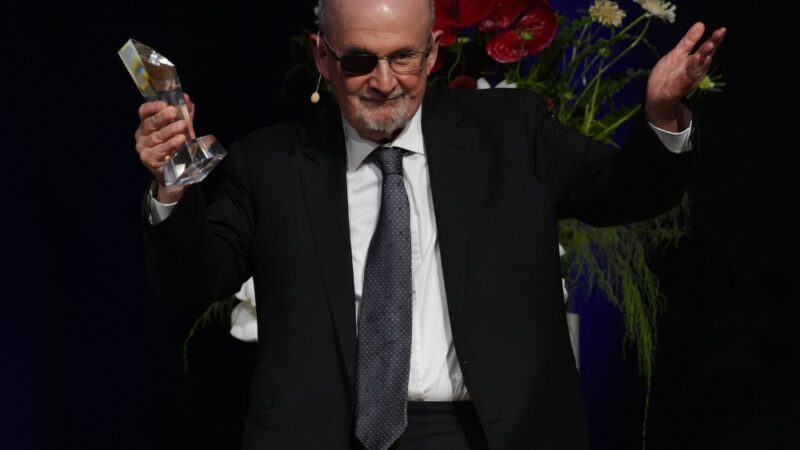 Salman Rushdie Accepts Liberatum Award in London 2026