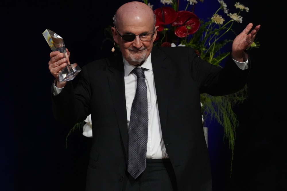 Salman Rushdie Accepts Liberatum Award in London 2026