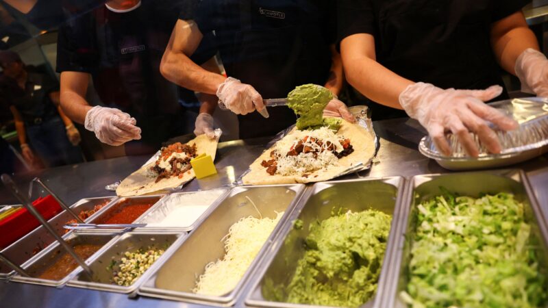 Chipotle Stock Falls 2026 After Salmonella Outbreak in Minnesota Affects 17 People