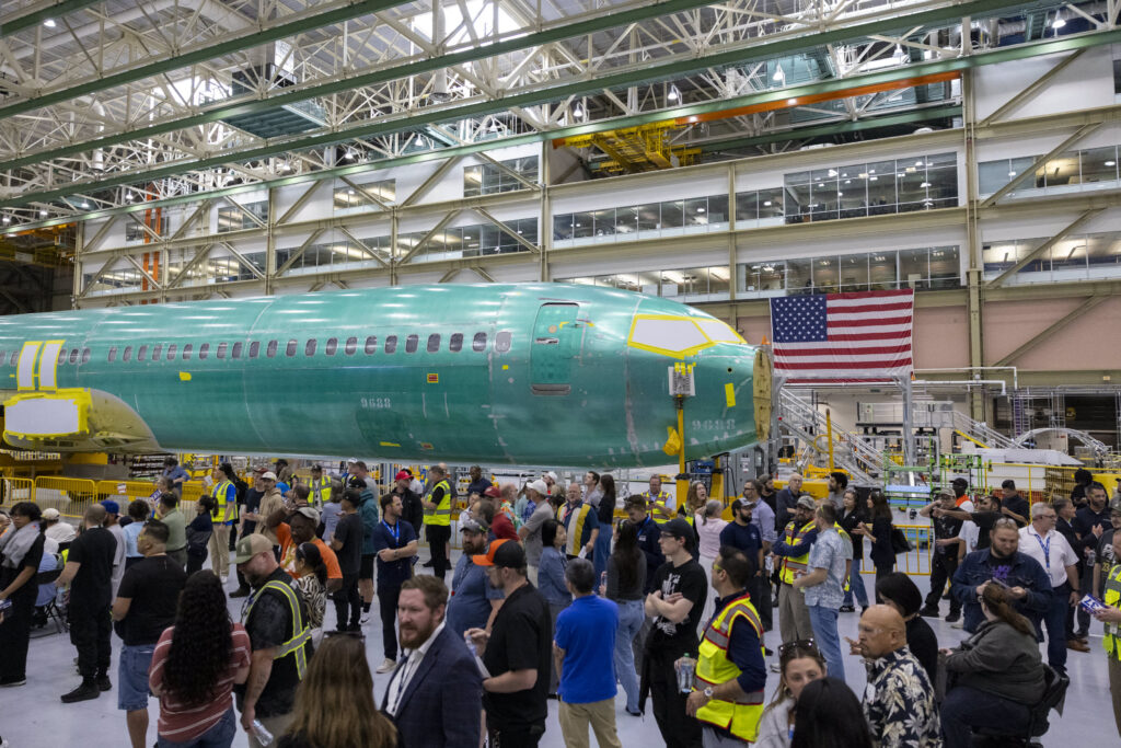 United Airlines 2026 decision on Boeing 737 Max 10 lie‑flat seats: options, impact on travelers and African routes