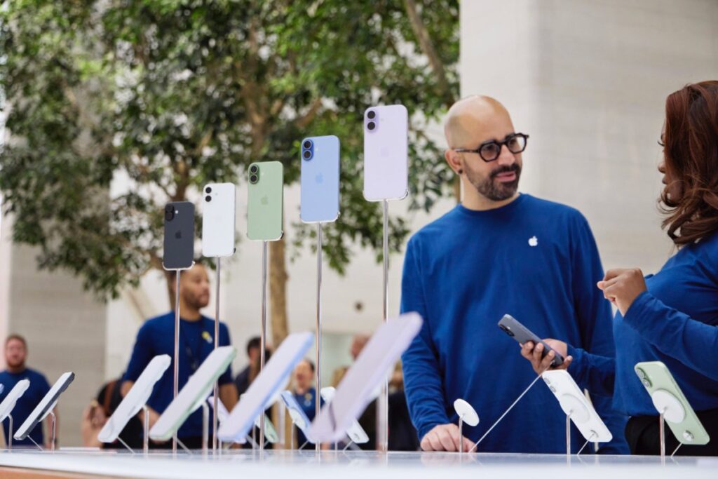 Apple Upgrade Program: Smartphone Ownership Shift