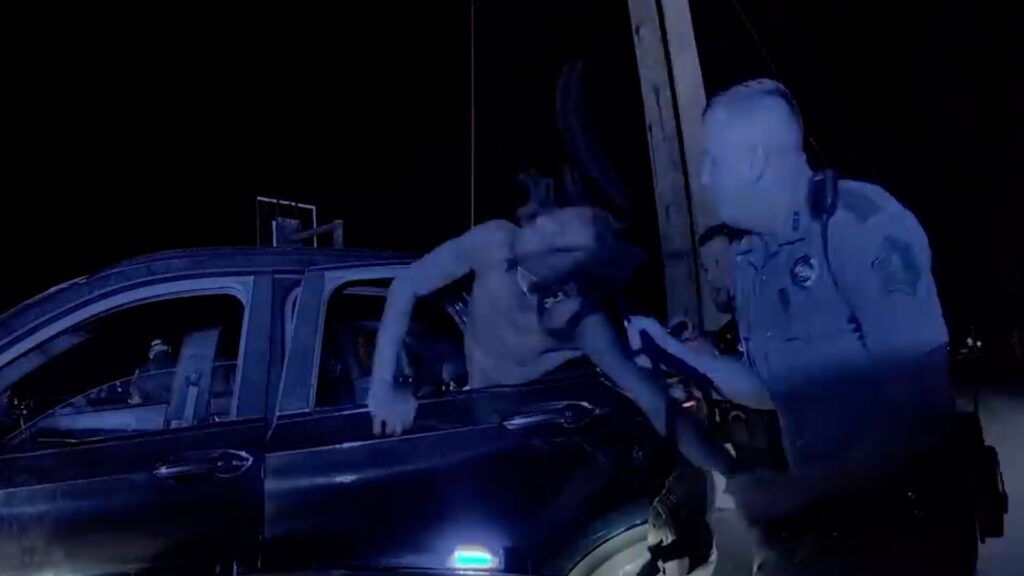 Arkansas State Patrol Officer Pulls Passenger’s Hair and Punches Him During 2026 Arrest – What It Means for Police Reform and the African Diaspora