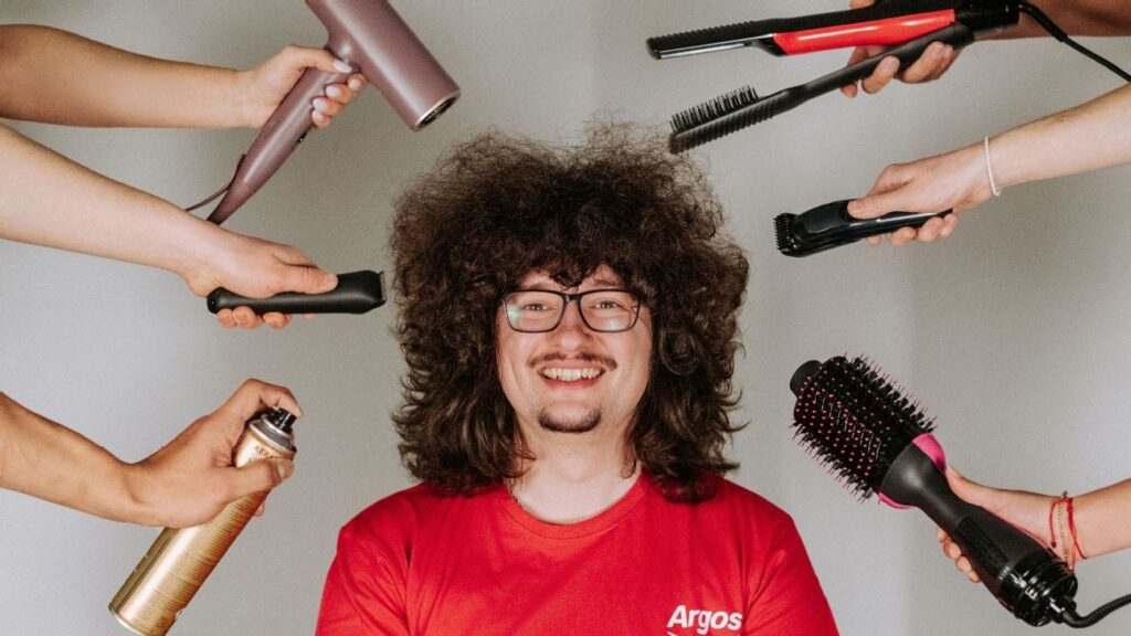 Manchester United fan Frank Ilett’s viral haircut challenge 2026 fuels African fan buzz