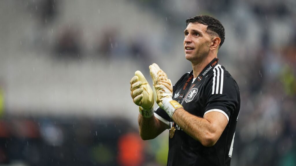 Chelsea sign Emiliano Martínez for £7.5m – Premier League implications and Argentine pride