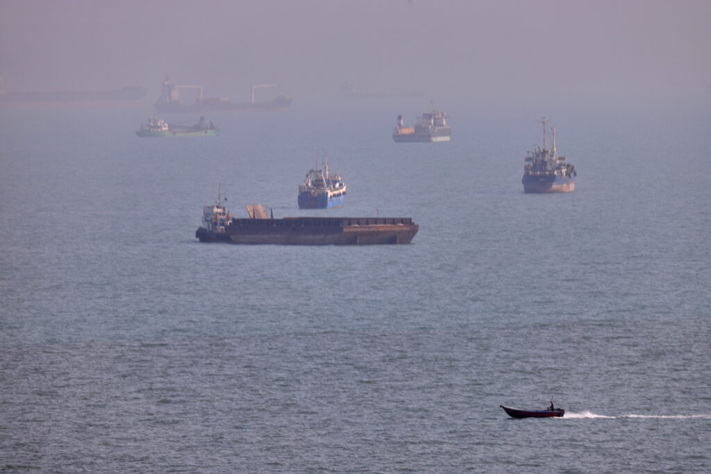 US‑Iran attacks flare in Strait of Hormuz, UAE and Jordan targets – 2026 escalation
