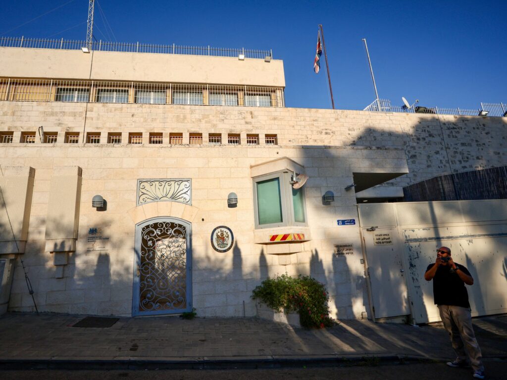 Israel orders UK East Jerusalem consulate to close within 30 days after UK sanctions settlements, 2026