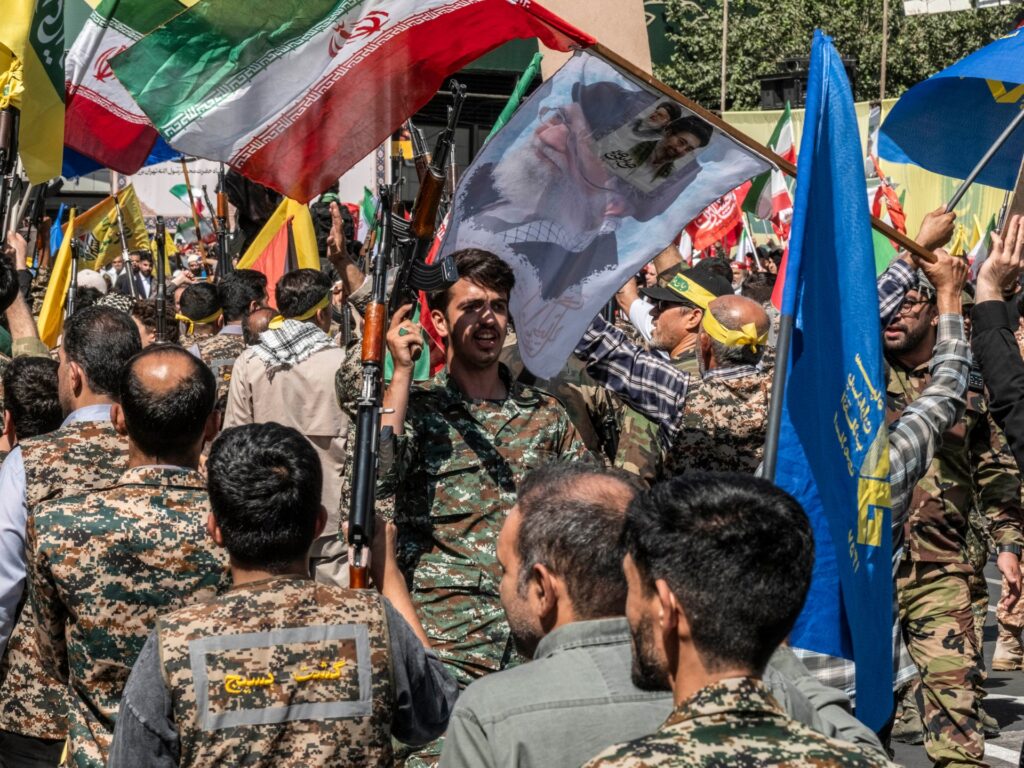 Iran threatens retaliation as US readies strikes, Trump weighs action, Qatar mediates – 2026 crisis