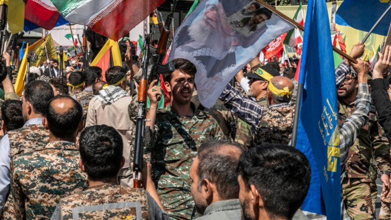Iran threatens retaliation as US readies strikes, Trump weighs action, Qatar mediates – 2026 crisis