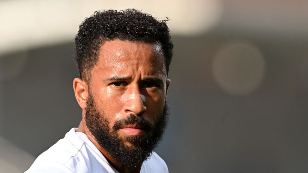 Andros Townsend runs over pitch roller in Thai Pro League 2026 – injury avoided, safety concerns rise