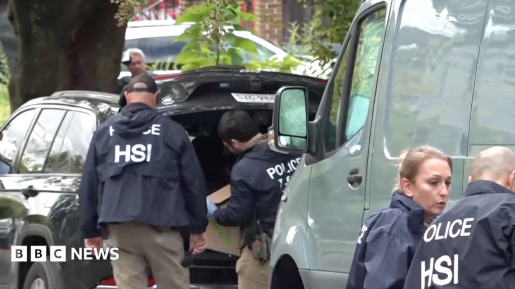 Immigration agents raid Ilhan Omar’s Minnesota home: impact on Somali‑American politics 2026