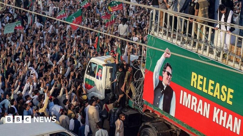 Imran Khan supporters march on Islamabad after deadlocked talks, 2026 protests