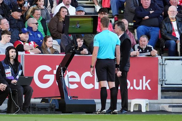 Andoni Iraola slams VAR overturn in Liverpool 2-1 Brentford win, cites Szoboszlai and Frimpong injuries