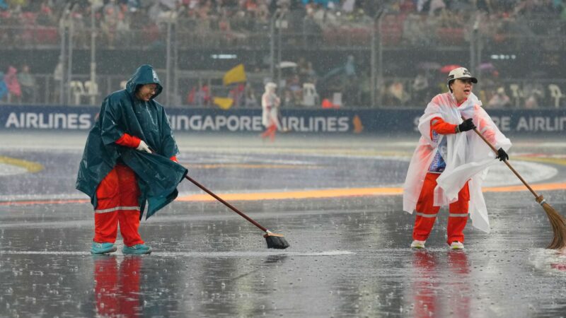 Singapore GP Sprint 2026 delayed by torrential rain: start pushed, championship implications